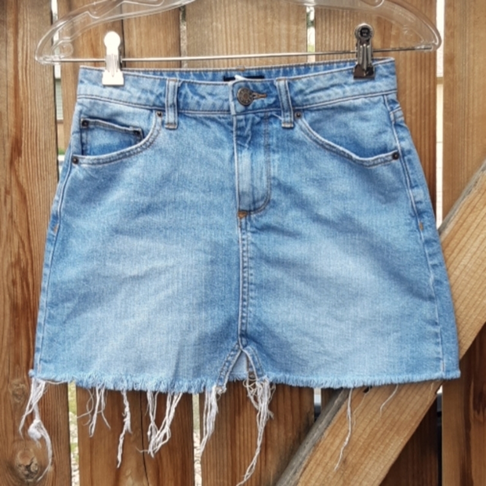 BDG lightwash denim mini skirt raw hem xs